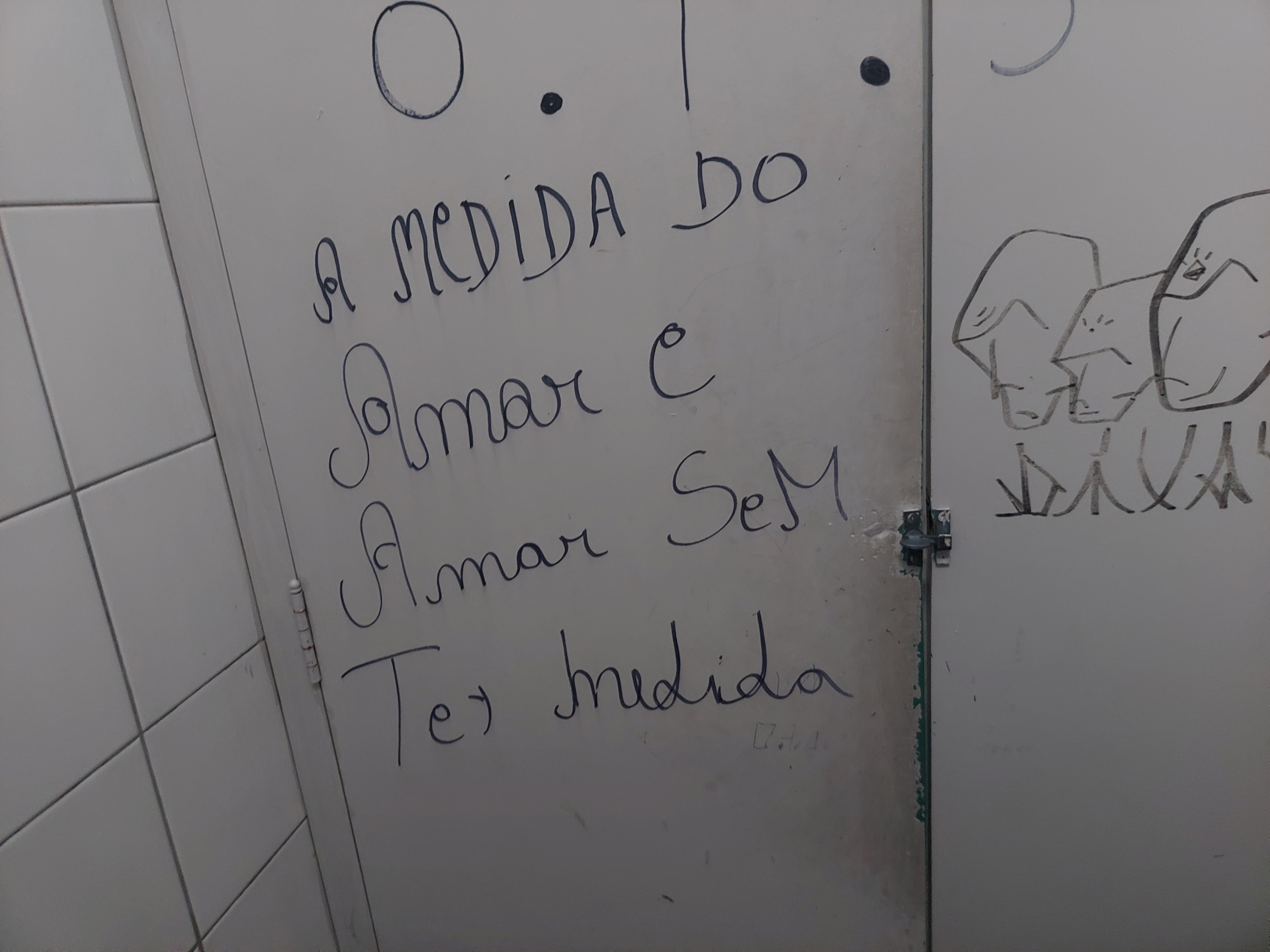Vista de dentro da cabine do banheiro do Una Belas Artes.
